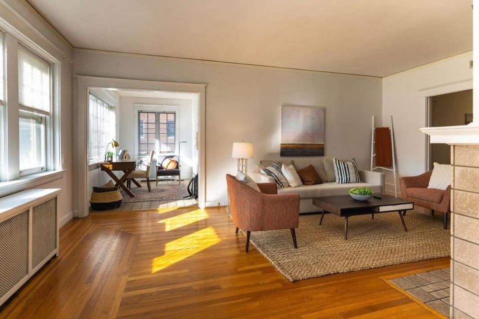 Hyde Park Comfort with Office Near Everything Apartment in Cincinnati