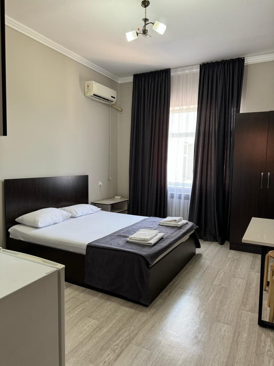 Bed, Photo of the whole room, Bedroom, air conditioner