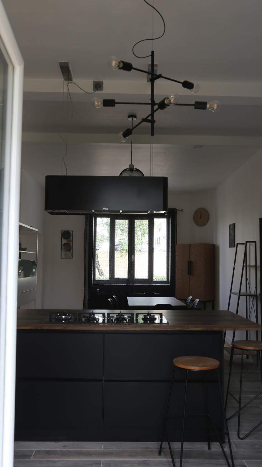Kitchen or kitchenette, Dining area