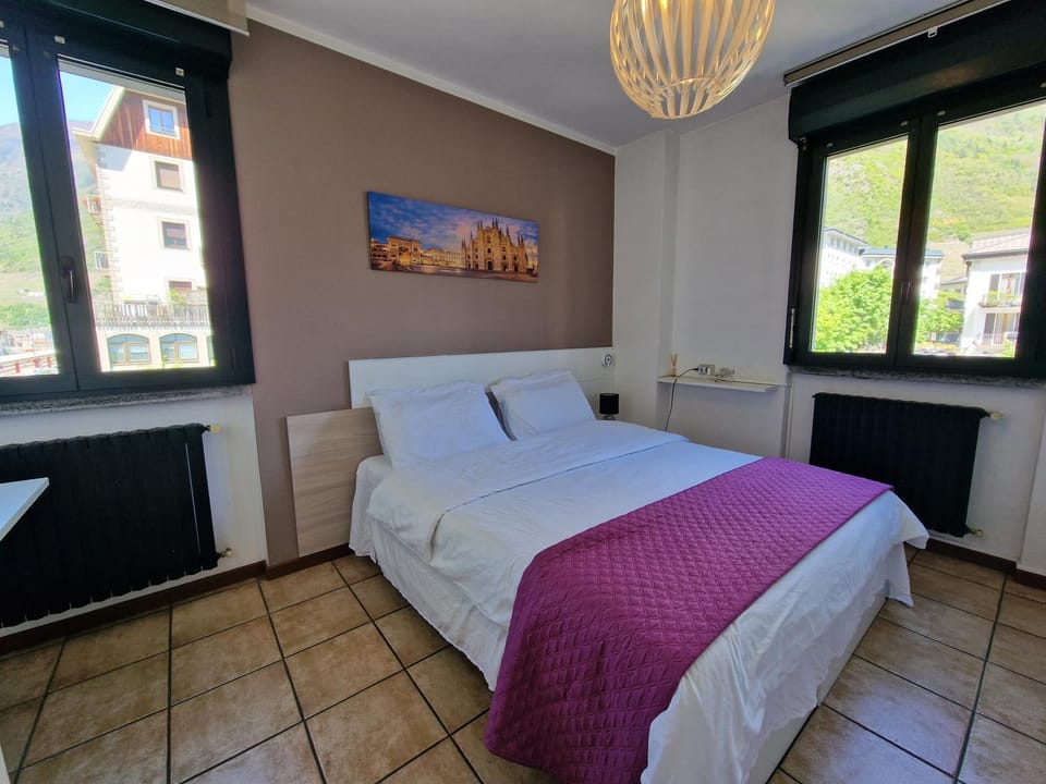 View (from property/room), Bedroom, City view, City view, Mountain view, Mountain view