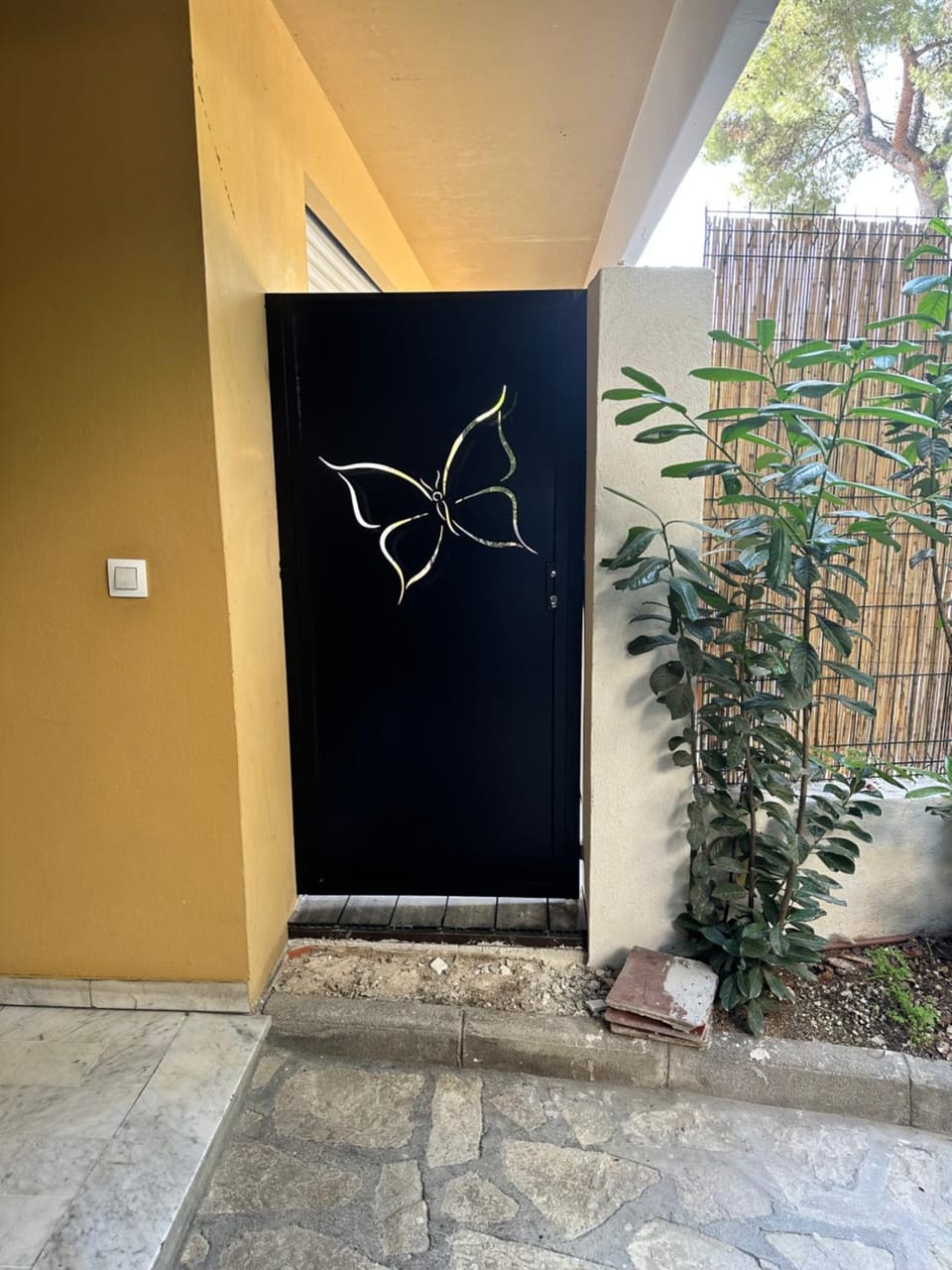 Facade/entrance