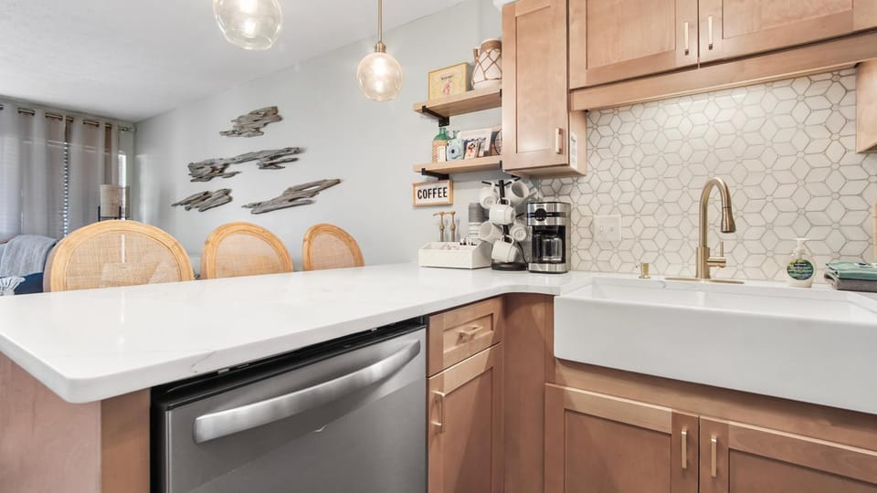 Dining area, kitchen
