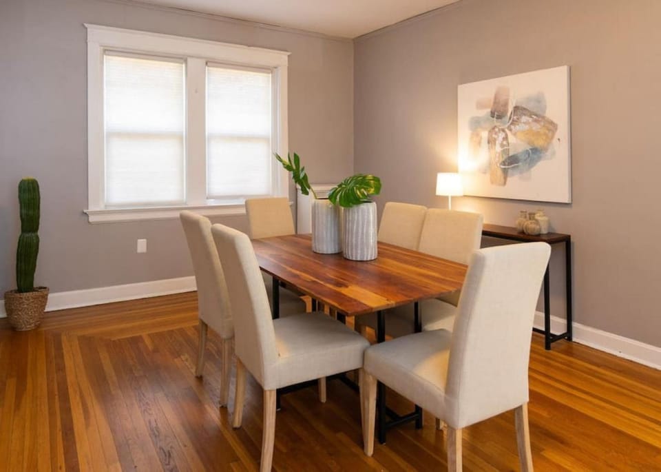 Hyde Park Comfort Near Rookwood Apartment in Cincinnati