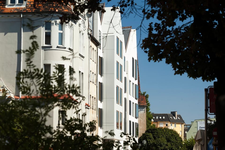 Property building, Neighbourhood