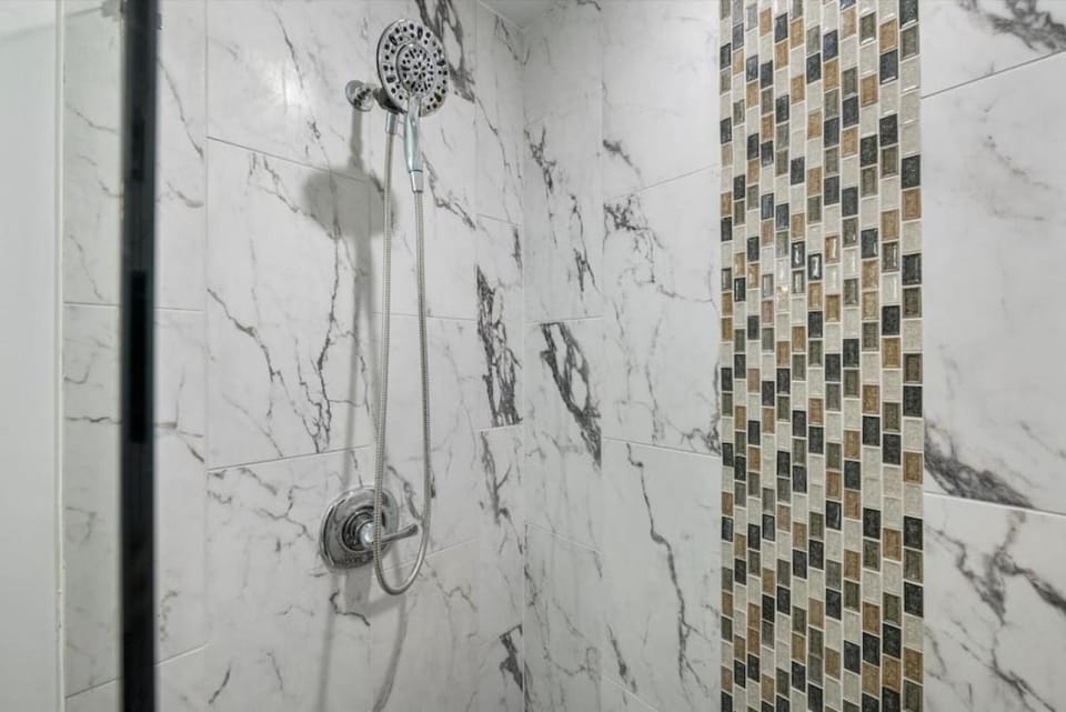 Brand New on the Streetcar line Apartment in Over The Rhine