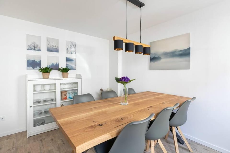 Seating area, Dining area