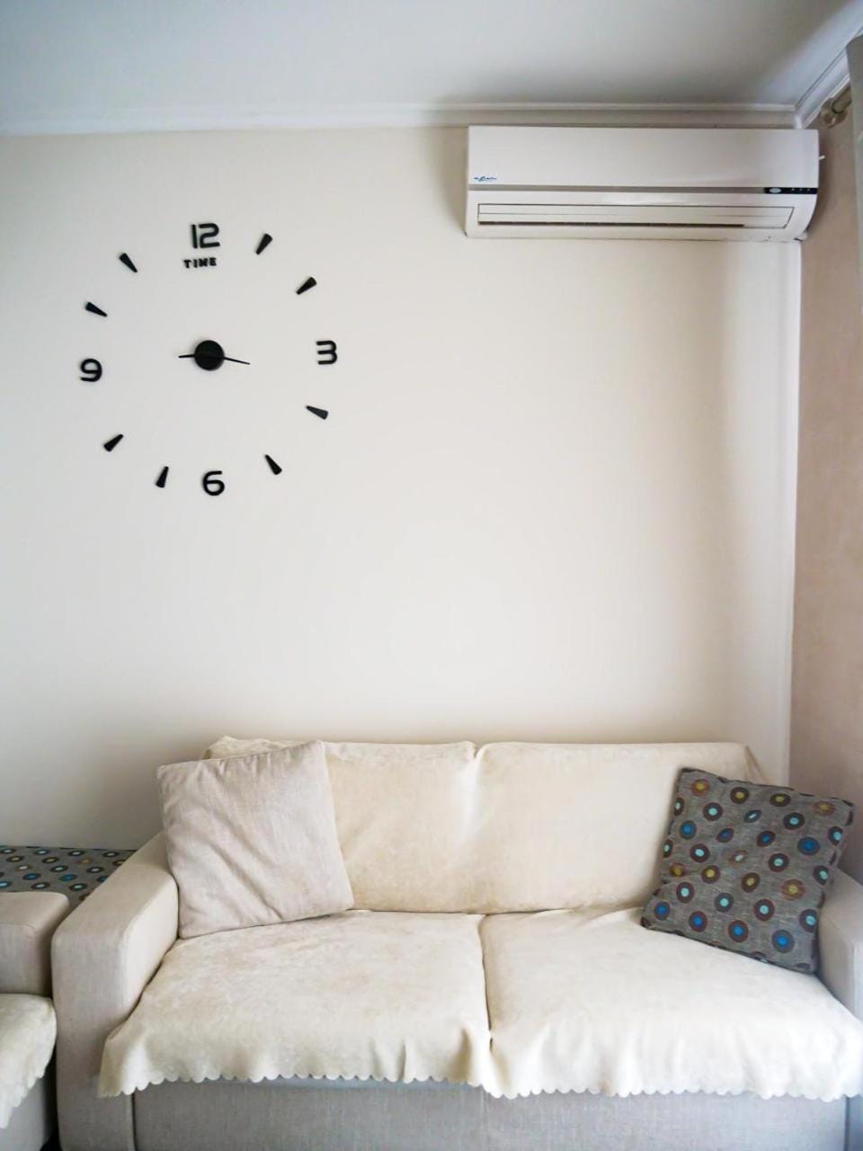 Living room, Seating area, air conditioner