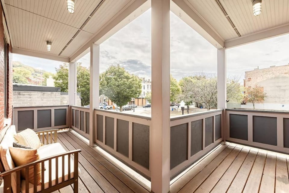 Walk to Rhinegeist, Findlay Market, FREE Streetcar Apartment in Over The Rhine