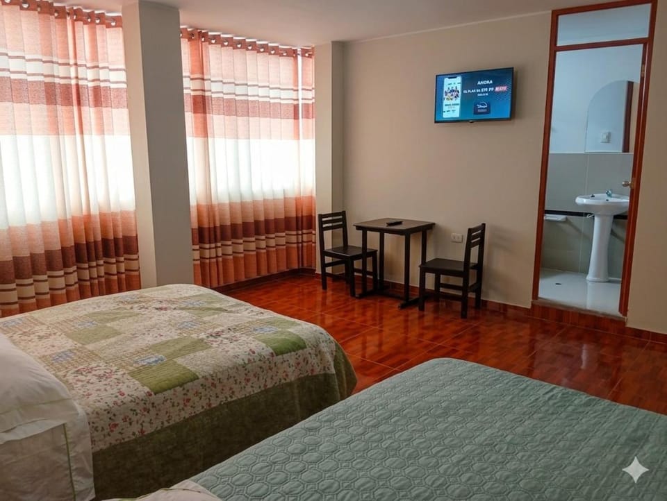 Bed, TV and multimedia, Photo of the whole room, Bedroom