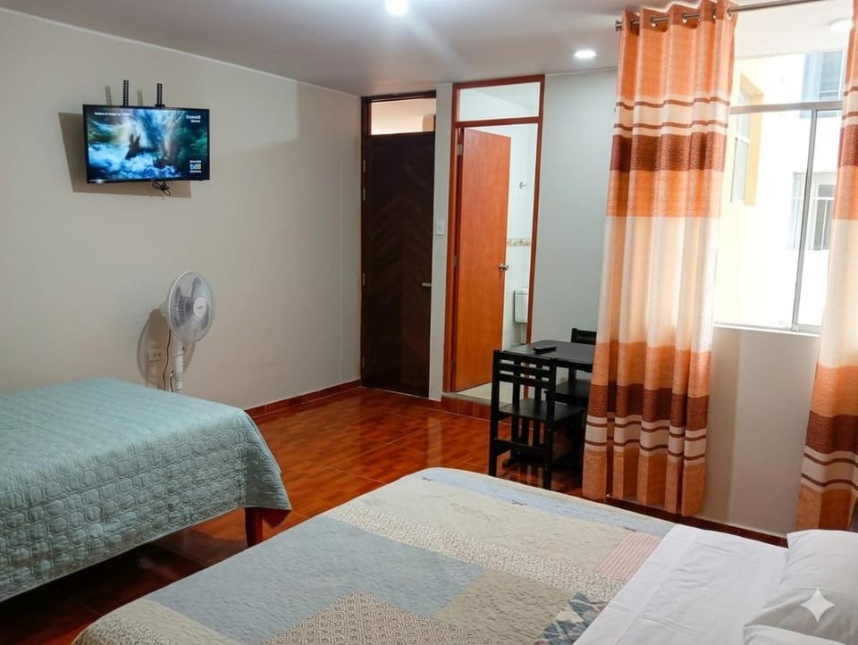Bed, TV and multimedia, Photo of the whole room, Bedroom