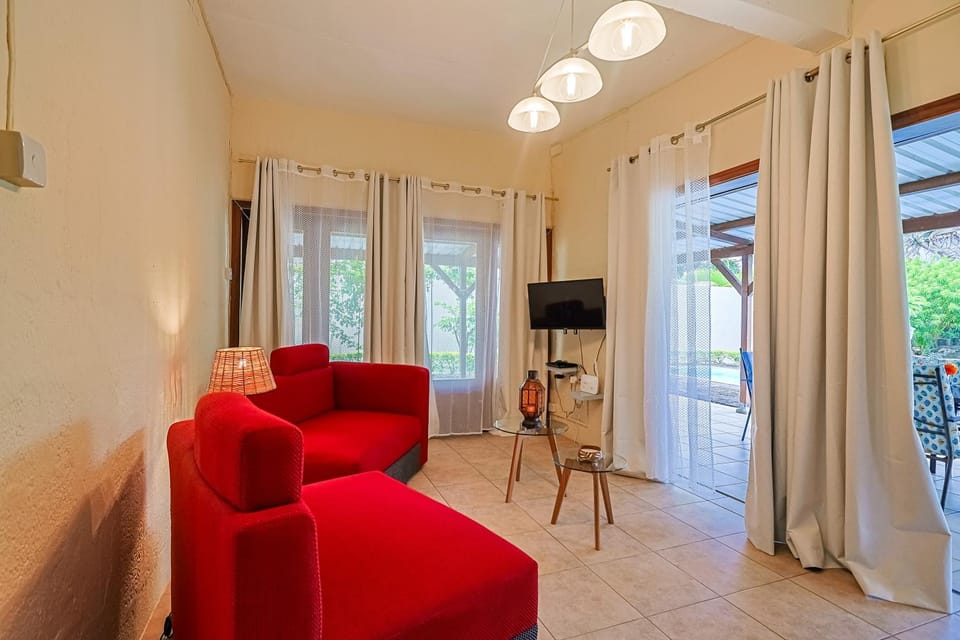 TV and multimedia, Living room, Garden view, Pool view