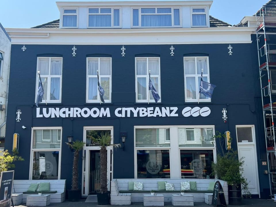 Property building, Restaurant/places to eat