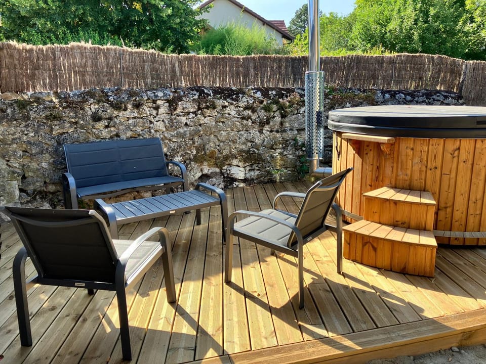 Maison bohème avec bain nordique House in Auvergne-Rhône-Alpes