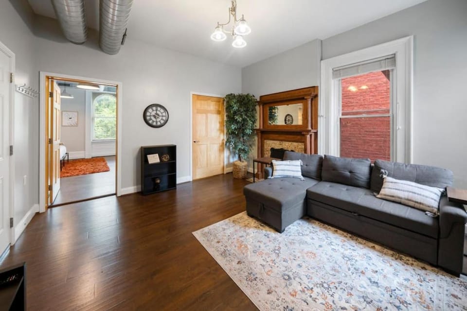 City Escape 2BR Steps to TQL near OTR and Downtown Apartment in Over The Rhine