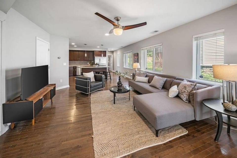 Comfortable 2BR Condo near City Center Apartment in Cincinnati
