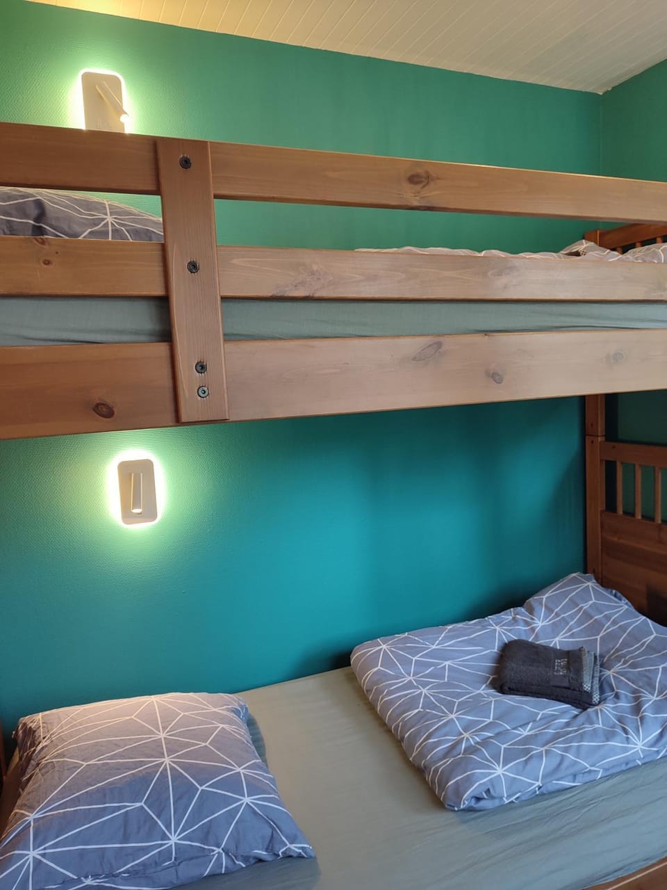 Photo of the whole room, bunk bed