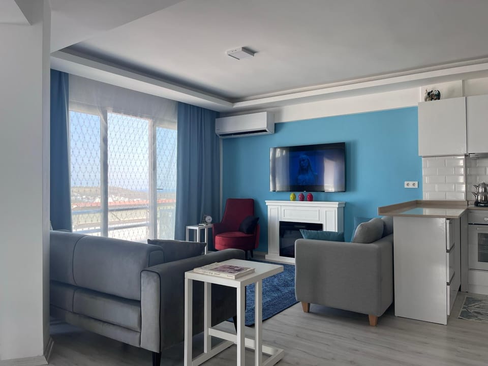 Communal lounge/ TV room, TV and multimedia, Living room, Evening entertainment, flat iron, air conditioner