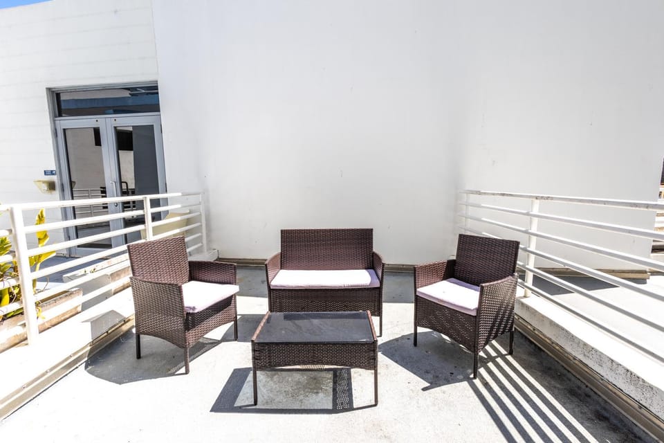 Rooftop-Pool King Bed Suite on Ocean Dr C305 Apartment in Flamingo Lummus