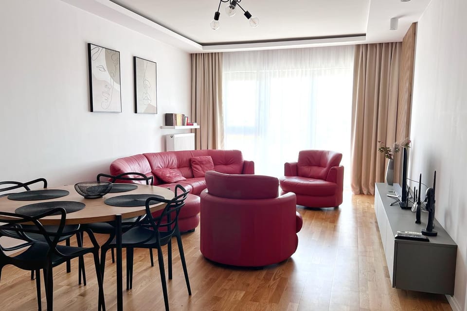 Capital Towers - Apartament Red w centrum miasta z widokiem na rzekę i park Apartment in Poland