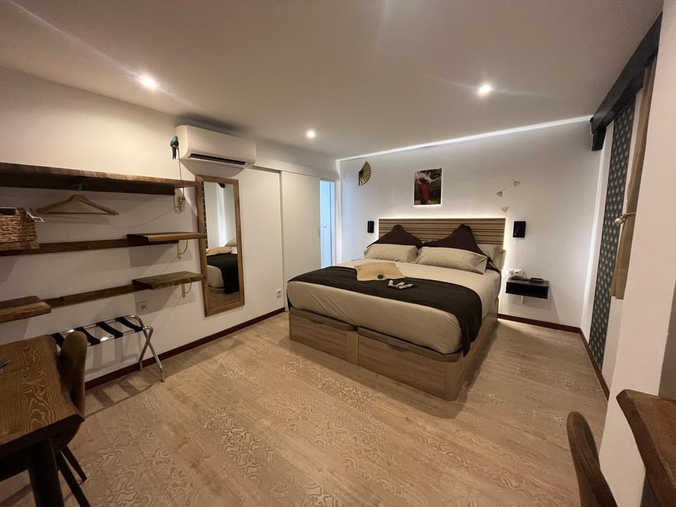 Bed, Photo of the whole room