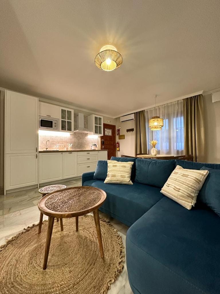 Kitchen or kitchenette, Living room, Seating area, Dining area, minibar, pet friendly, stove