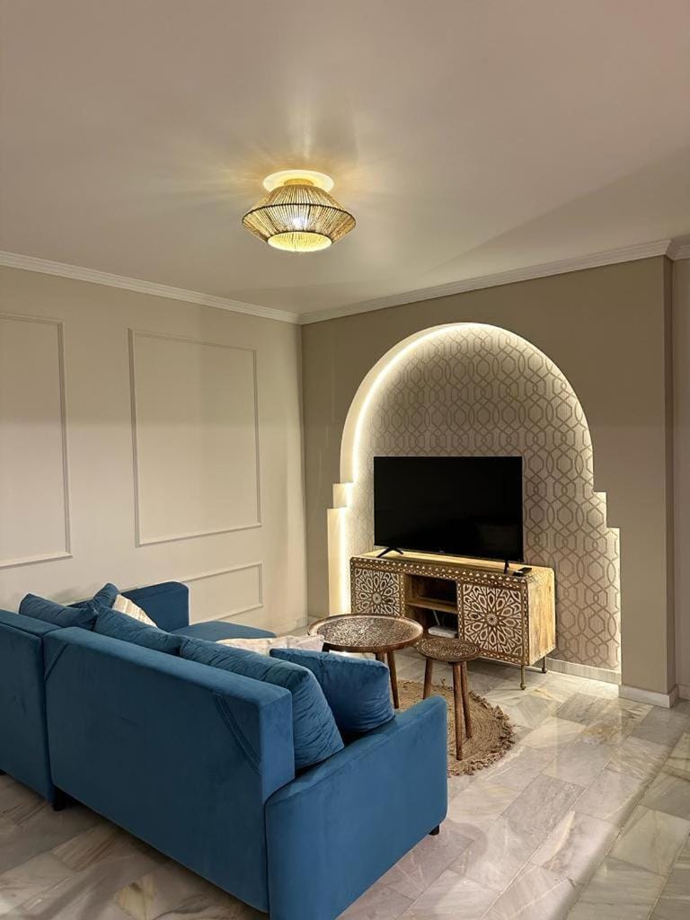 TV and multimedia, Living room, Seating area, Evening entertainment