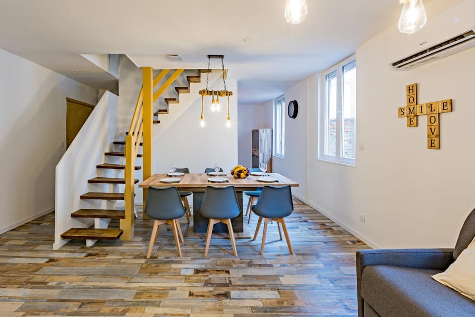 Living room, Seating area, Dining area