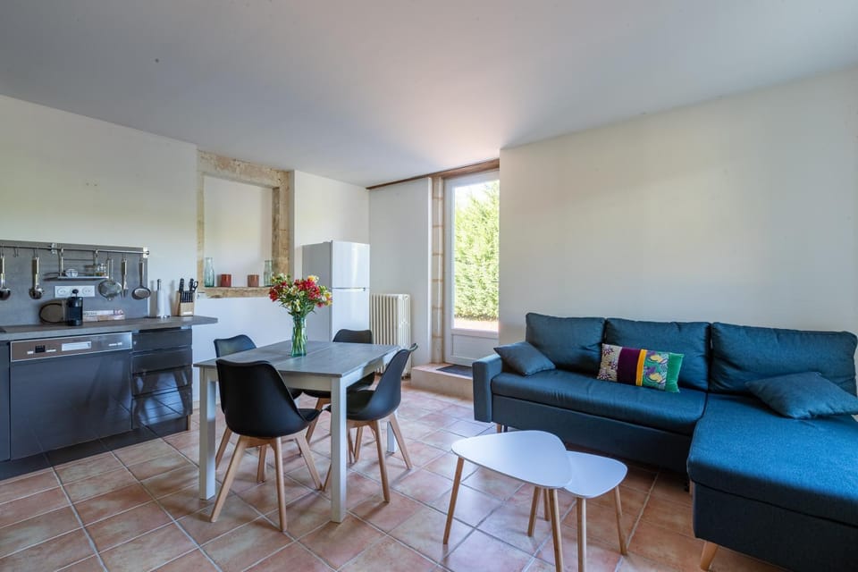 Seating area, Dining area