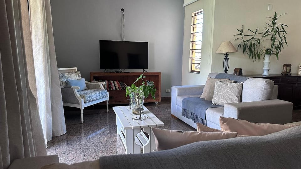 Communal lounge/ TV room, TV and multimedia, Living room, Seating area