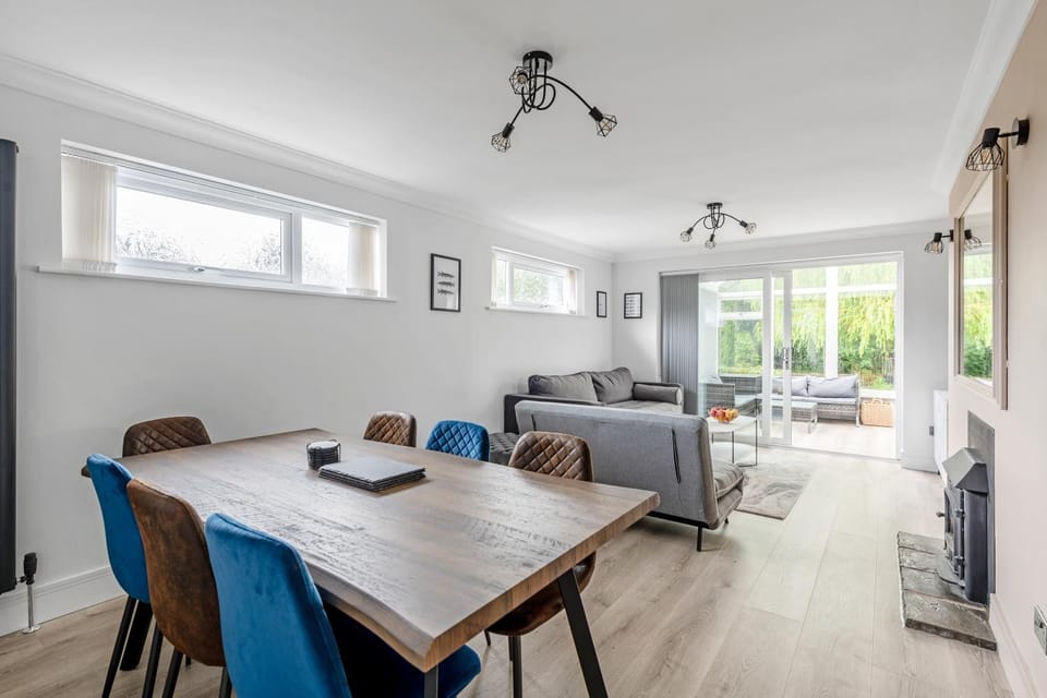 Living room, Seating area, Dining area