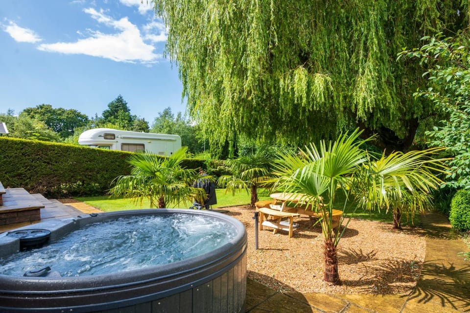 Natural landscape, Garden, Hot Tub, Garden view