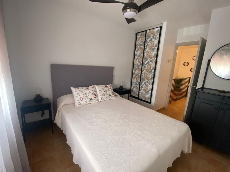 Photo of the whole room, Bedroom