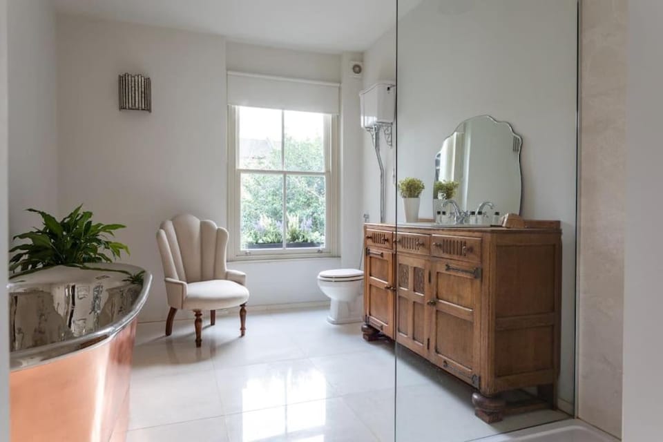 Stunning Soho House style 3 bed apartment with terrace, near Notting Hill and Westfield Apartment in London