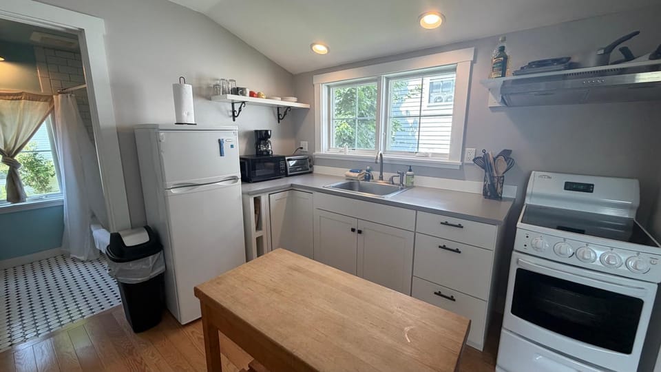 Kitchen or kitchenette, kitchen
