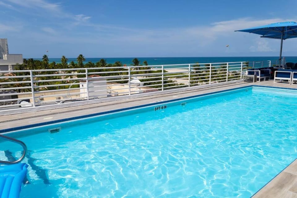Rooftop-Pool Suite on Ocean Dr C505 Apartment in Flamingo Lummus