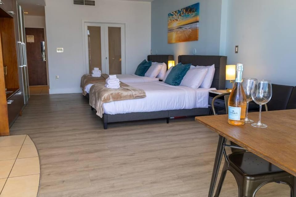 Rooftop-Pool Suite on Ocean Dr C505 Apartment in Flamingo Lummus