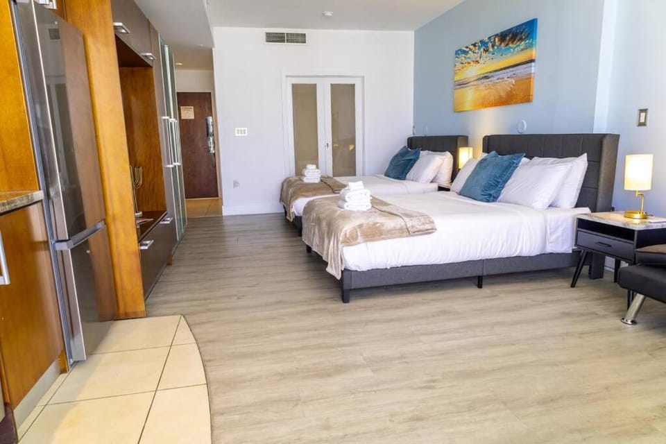 Rooftop-Pool Suite on Ocean Dr C505 Apartment in Flamingo Lummus