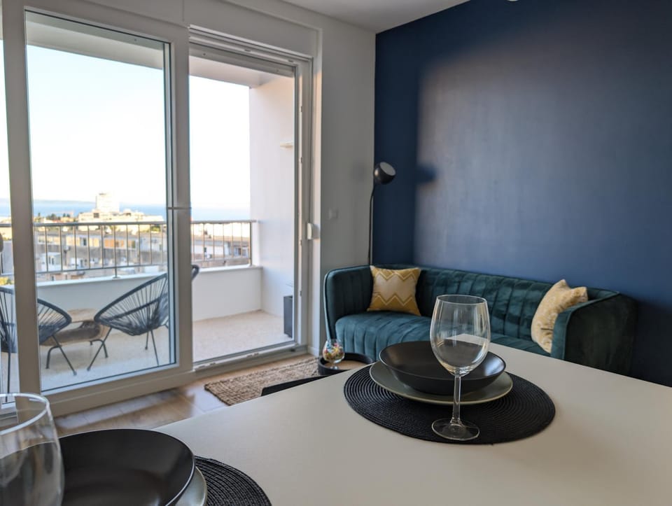 View (from property/room), Balcony/Terrace, Seating area, Dining area