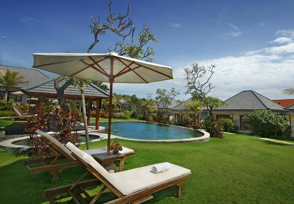 Garden, Garden view, Pool view, Swimming pool, sunbed