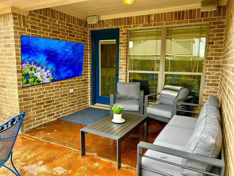8min Texas A&M 1 King Beds firepit GriddleGrill House in College Station
