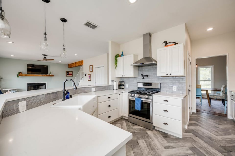 Lake Beach Access & Views, 5kings! House in Lake Buchanan