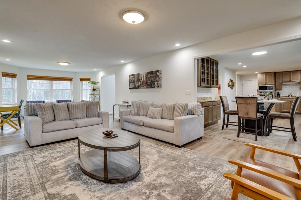Hot Tub + Lake Access: Spacious Tobyhanna Home House in Coolbaugh Township