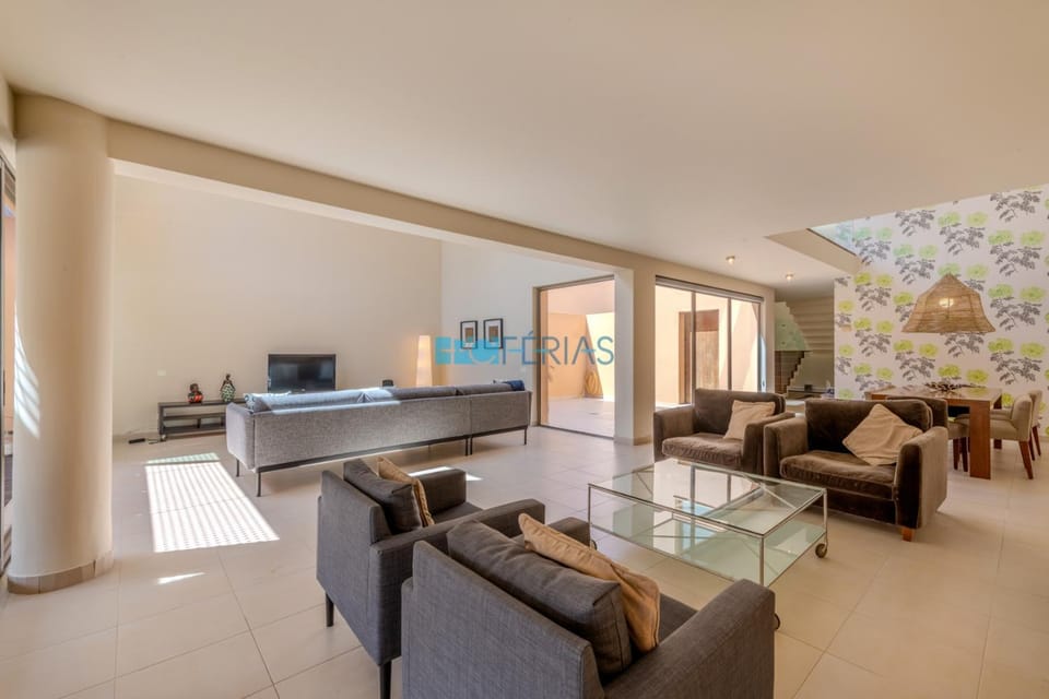 Communal lounge/ TV room, Living room, Seating area