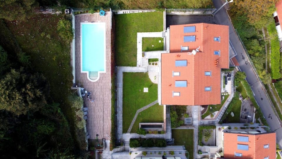 Property building, Bird's eye view, Swimming pool