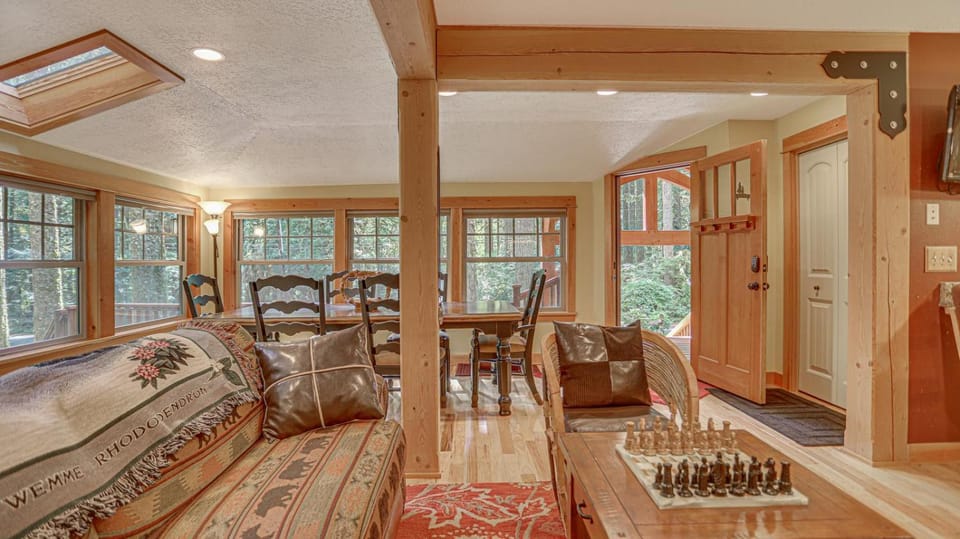 Wandering Woods - Meredith Lodging House in Clackamas County