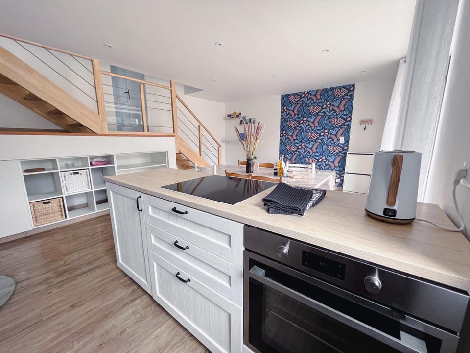 Coffee/tea facilities, Kitchen or kitchenette, dishwasher, minibar, pet friendly, stove
