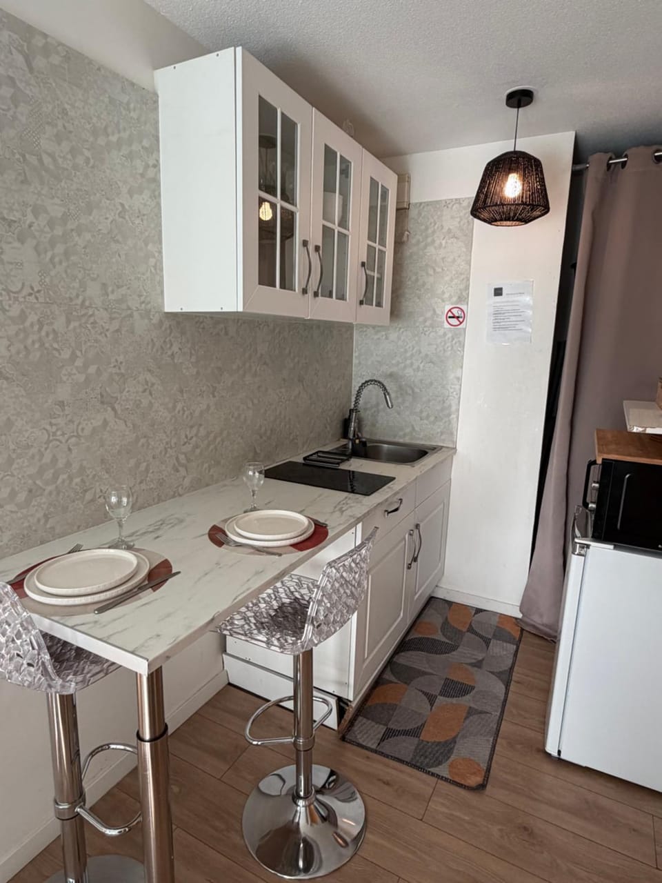 Kitchen or kitchenette, Dining area, oven, stove