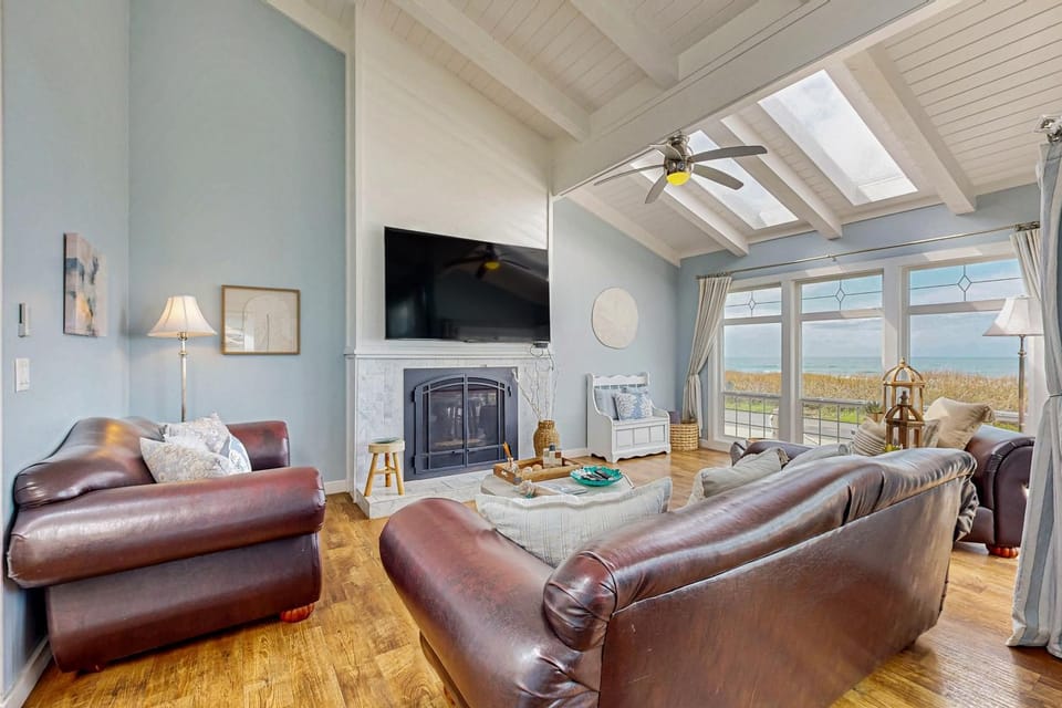 Oceanfront Home-Beach access Guest House Hot Tub House in Mendocino County