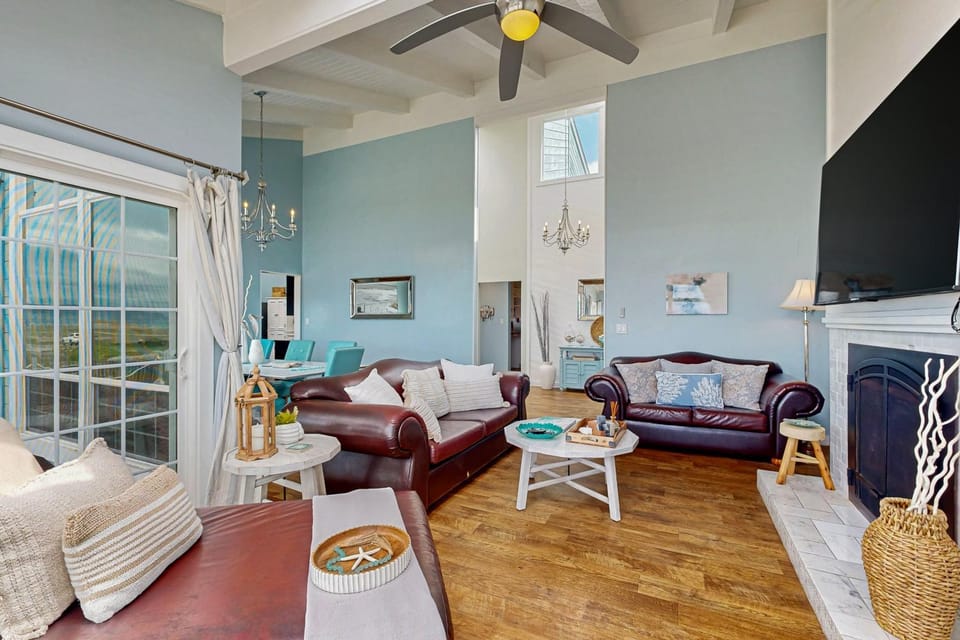 Oceanfront Home-Beach access Guest House Hot Tub House in Mendocino County