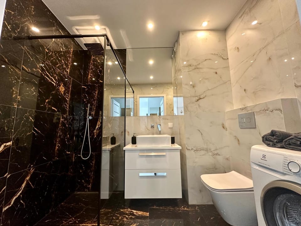 Toilet, Bathroom, washing machine